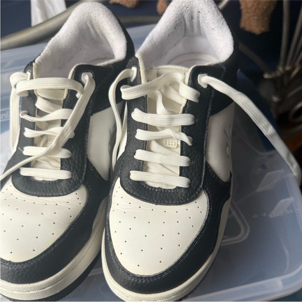 ALO Yoga Black and White Sneakers - Picture 4 of 5